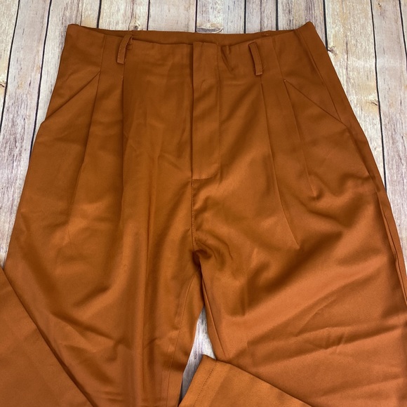 SHEIN Two-Piece Crop Top and Pants - Picture 4 of 8